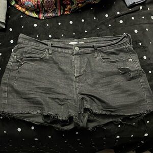 Old Navy Women’s black Jean shorts, size 10.